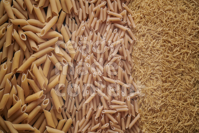 3 انواع معكرونة علي الخلفية كاملة