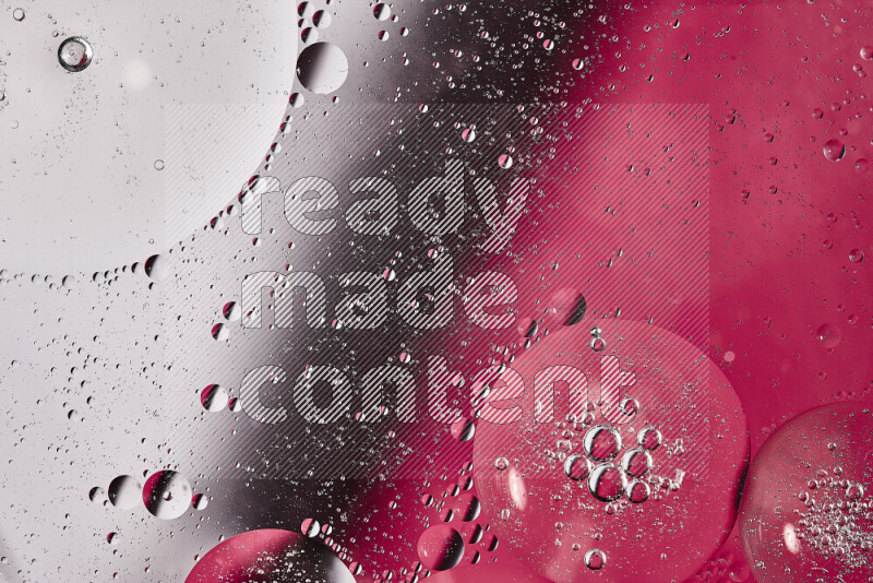 لقطات مقربة لفقاعات من الزيت على سطح الماء باللون الأبيض والوردي