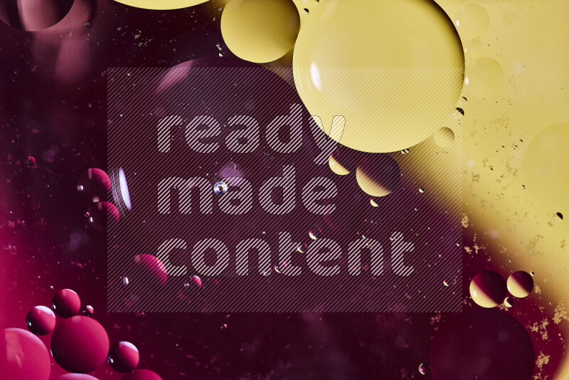 لقطات مقربة لفقاعات من الزيت على سطح الماء باللون الأحمر والأصفر