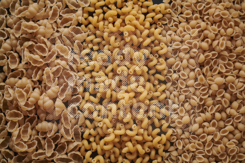 3 انواع معكرونة علي الخلفية كاملة