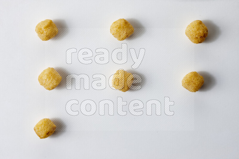 وجبات خفيفه علي خلفية بيضاء