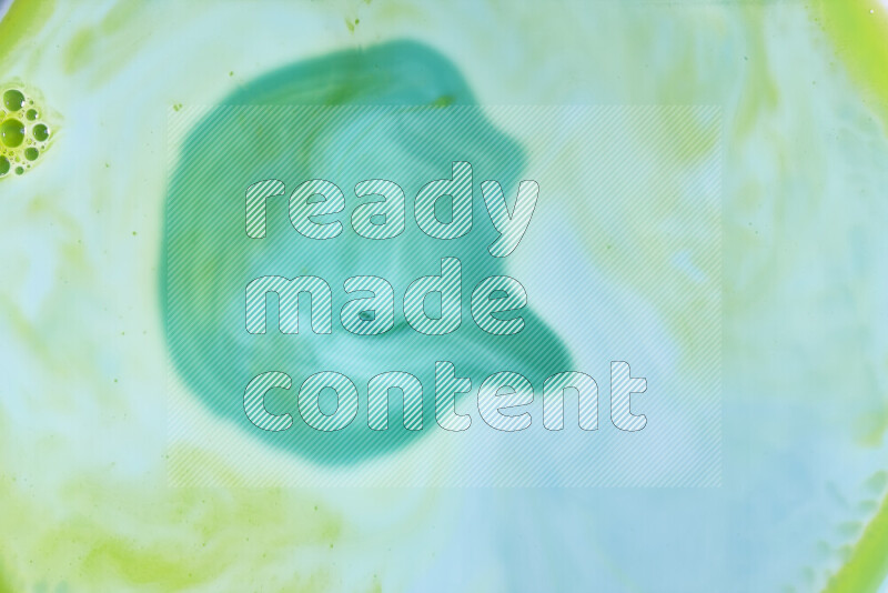 لقطة مقربة لأنماط دوامية بتدرجات اللون الأخضر