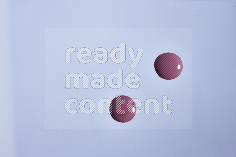 لقطات مقربة لقطرات من اللون الأرجواني على الخلفية