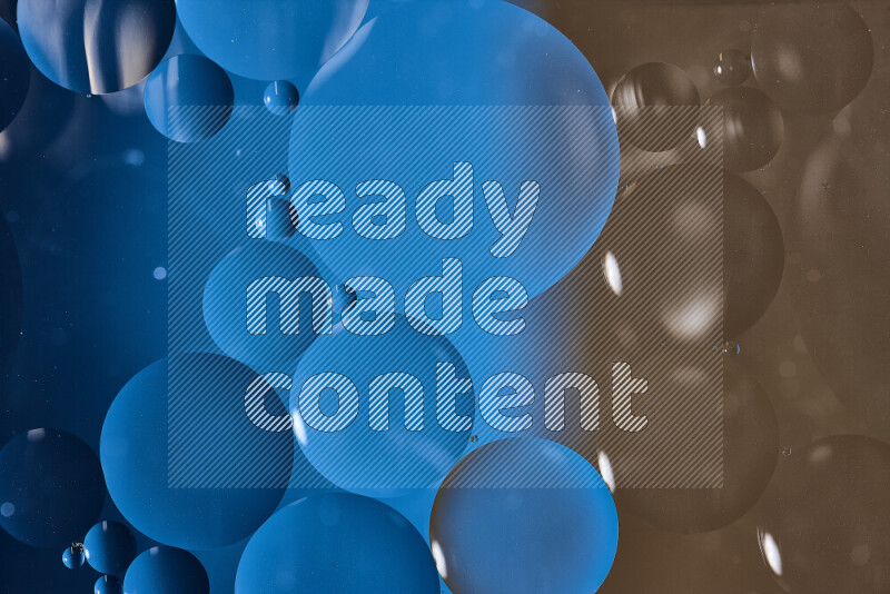 لقطات مقربة لفقاعات من الزيت على سطح الماء باللون الأزرق والبني