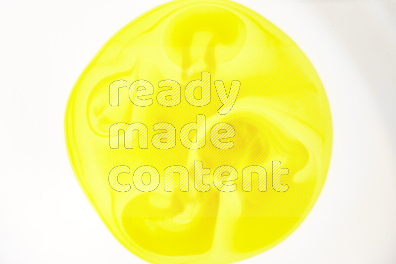 لقطة مقربة لأنماط دوامية باللون الأصفر والأبيض