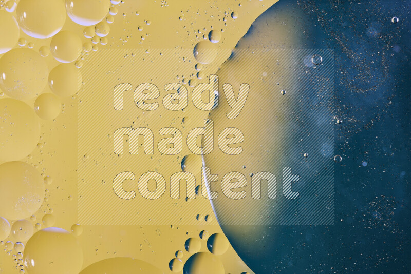 لقطات مقربة لفقاعات من الزيت على سطح الماء باللون الأزرق والأصفر