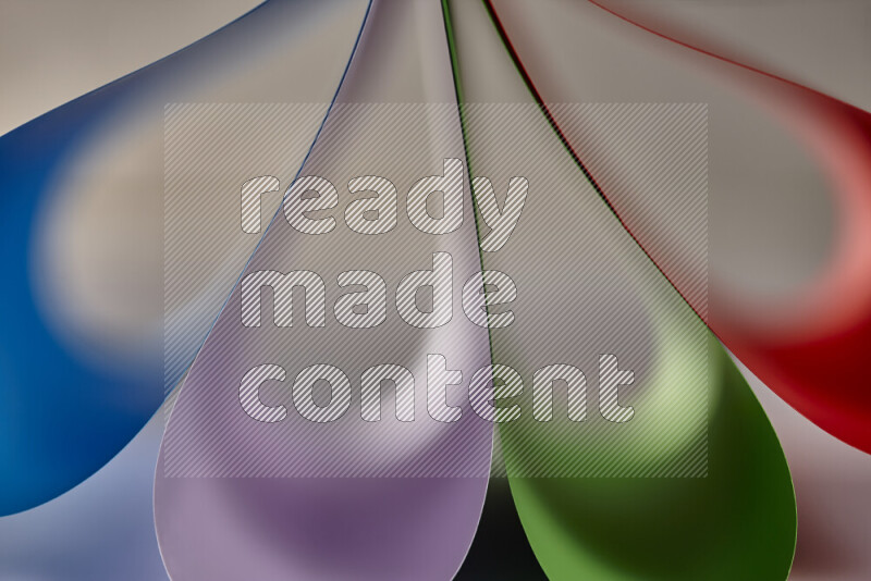 فن تجريدي يعرض المنحنيات المرتبة للأوراق الملونة