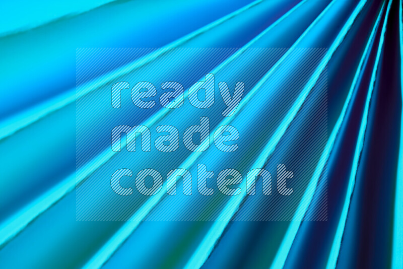 صورة تقدم نمط تجريدي ورقي من الخطوط المائلة بدرجات اللون الأزرق