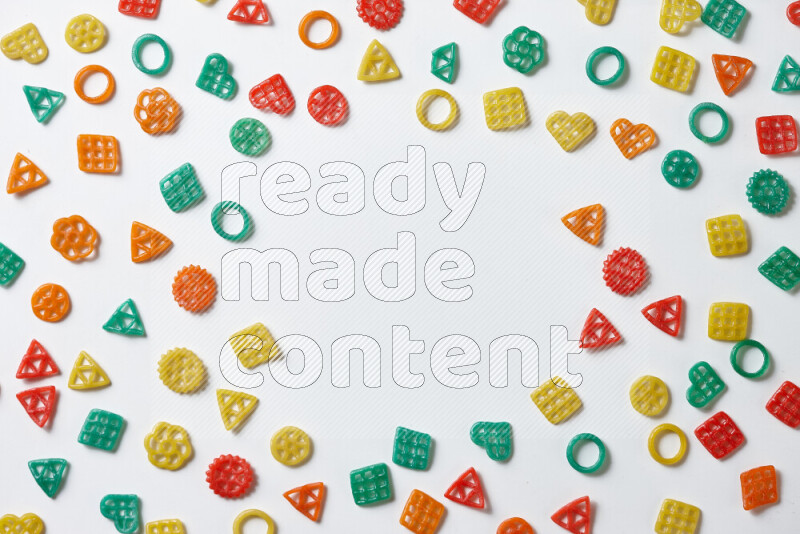 تسالي علي خلفية بيضاء