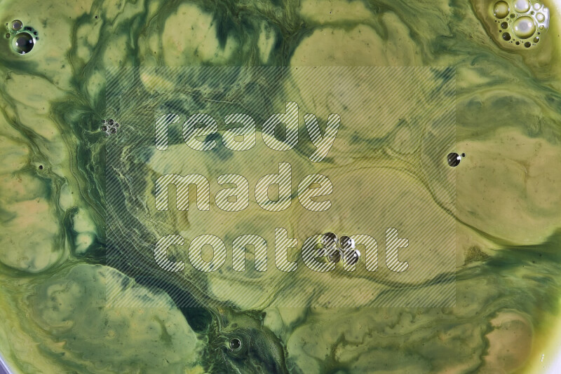 لقطة مقربة لأنماط دوامية باللون البرتقالي والأخضر