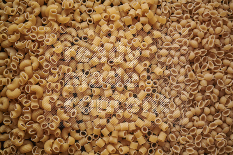 3 انواع معكرونة علي الخلفية كاملة